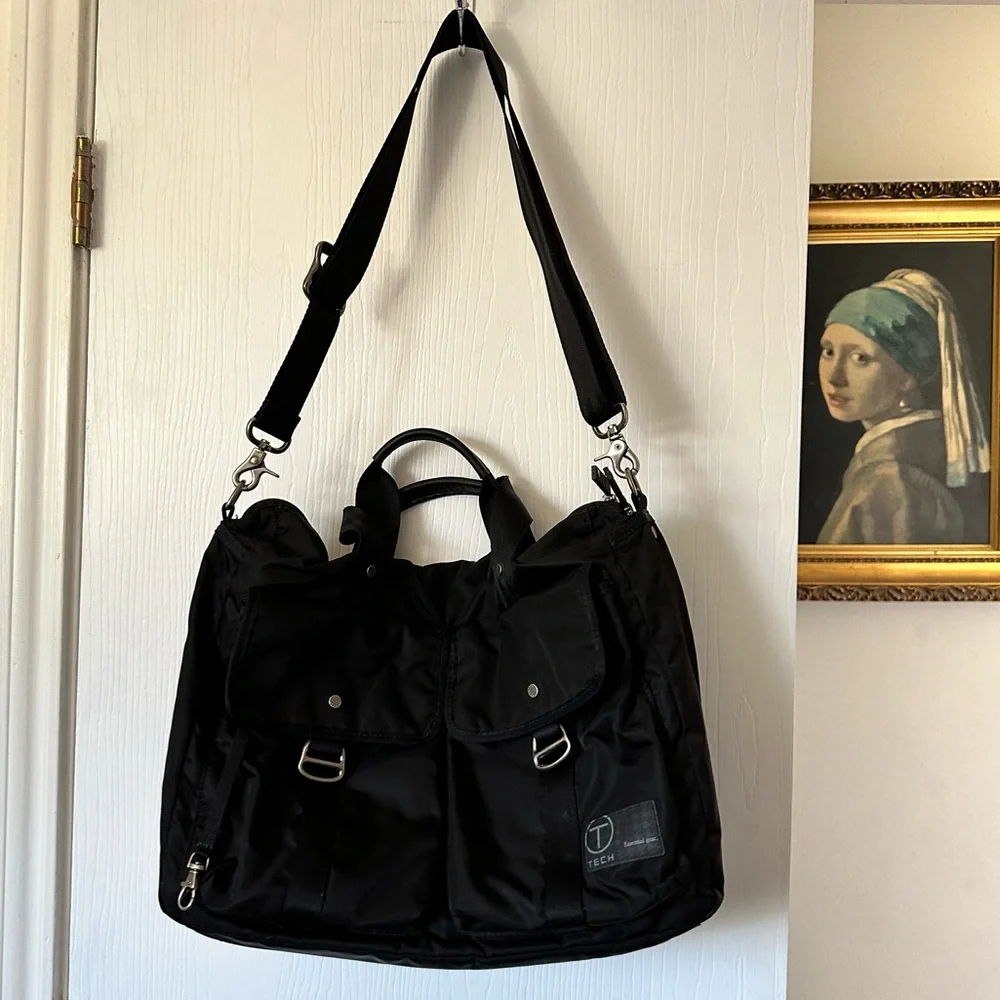 Vintage Tumi laptop/crossbody bag. Black with red lining, great find!